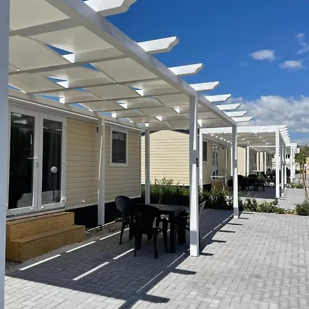 Oasi Pacaru Village Кемпинг Авола